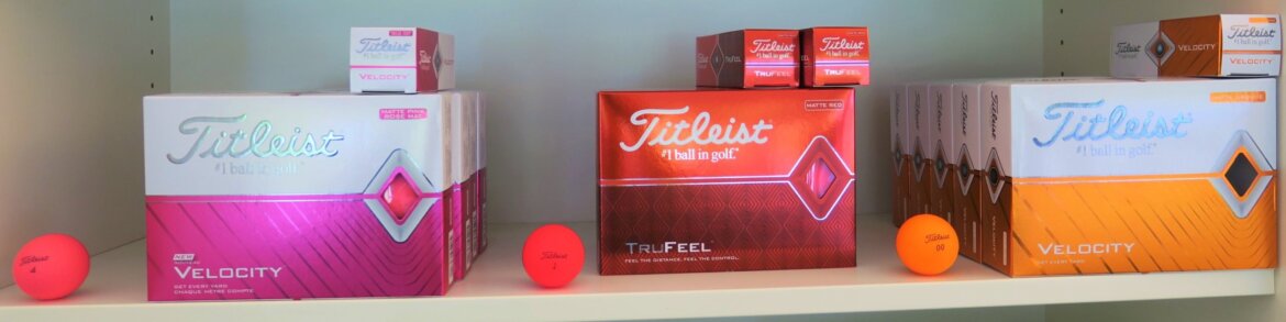 Titleist-Baelle-Farben-pink-rot-orange-scaled-e1627218808731.jpg